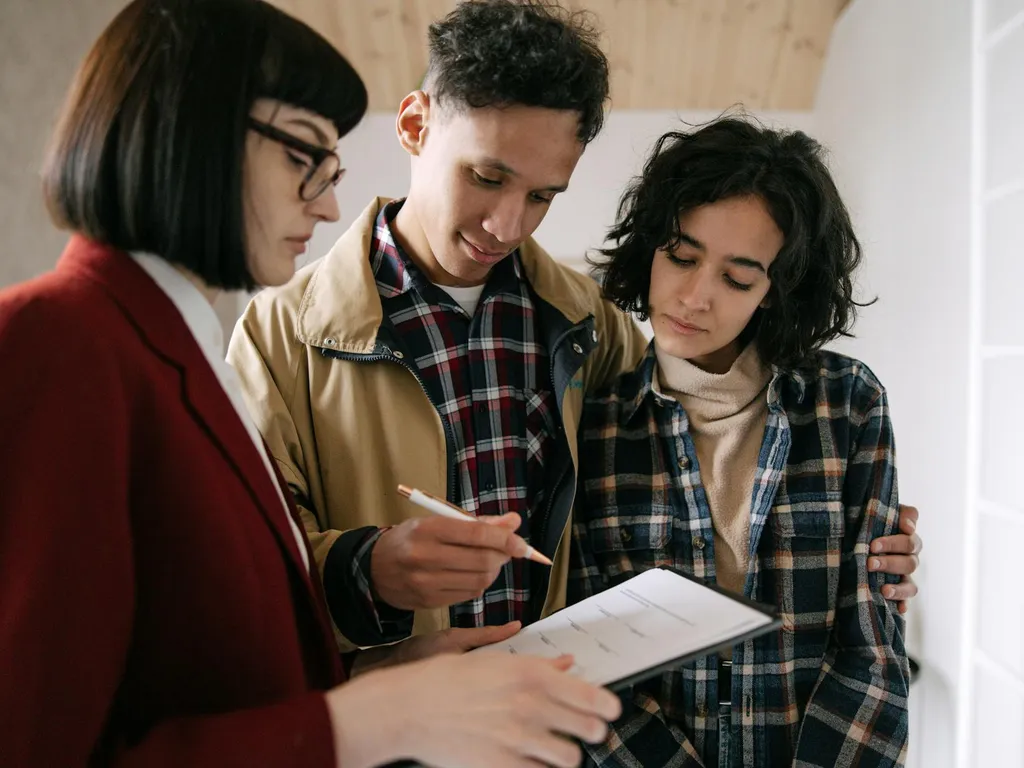 Trouver un logement étudiant sans se faire arnaquer : méthodes, signaux et modèles prêts à l'emploi